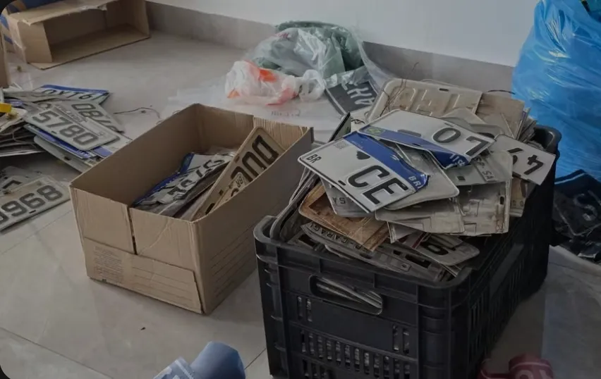 Homem é preso em fábrica clandestina de placas de veículos em Paulínia