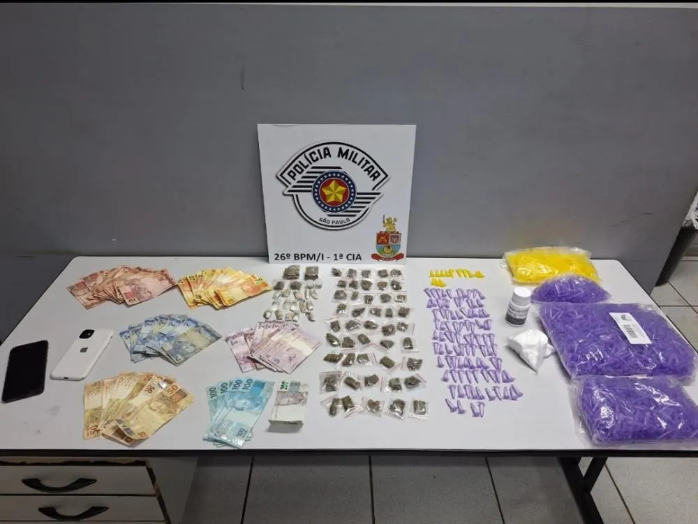 Irmãos são presos com drogas e dinheiro após perseguição em Mogi Guaçu