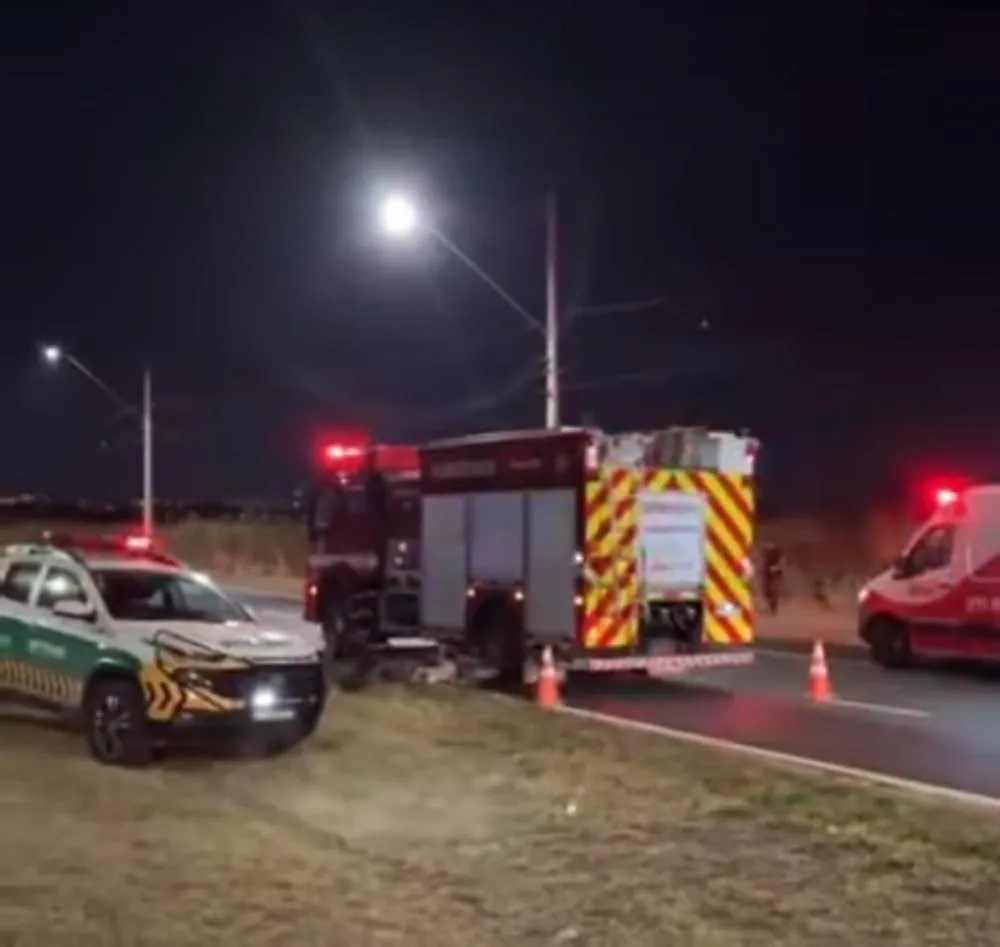 Motociclista de 45 anos morre após colidir com poste em Paulínia