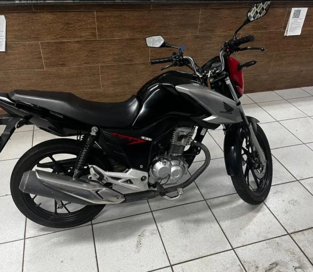 PM prende suspeito por tráfico e recupera moto roubada em Mogi Guaçu