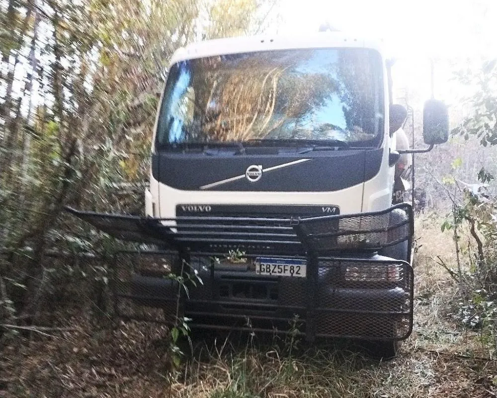 Guarda recupera caminhão roubado em área rural de Mogi Guaçu