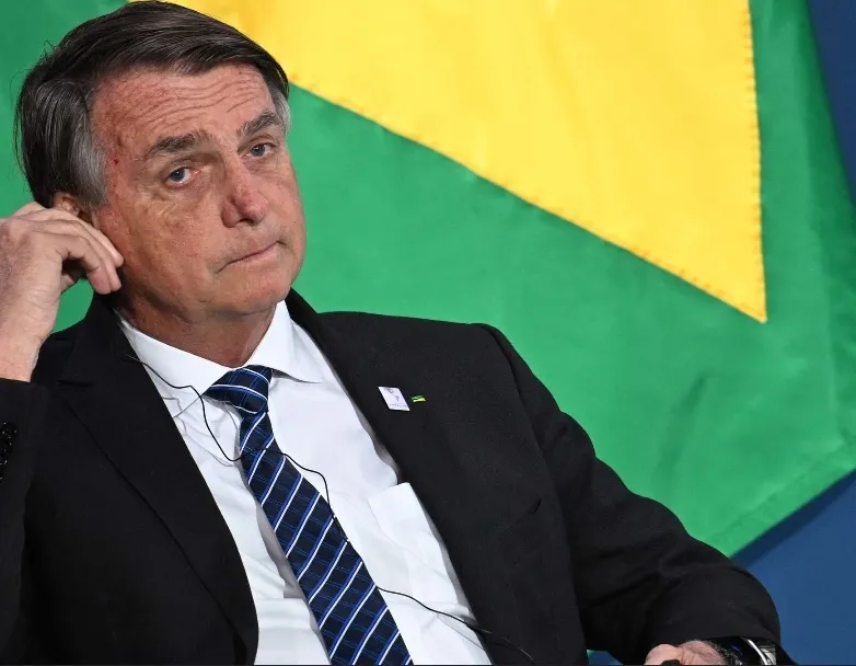 Alexandre de Moraes decreta prisão domiciliar de Jair Bolsonaro
