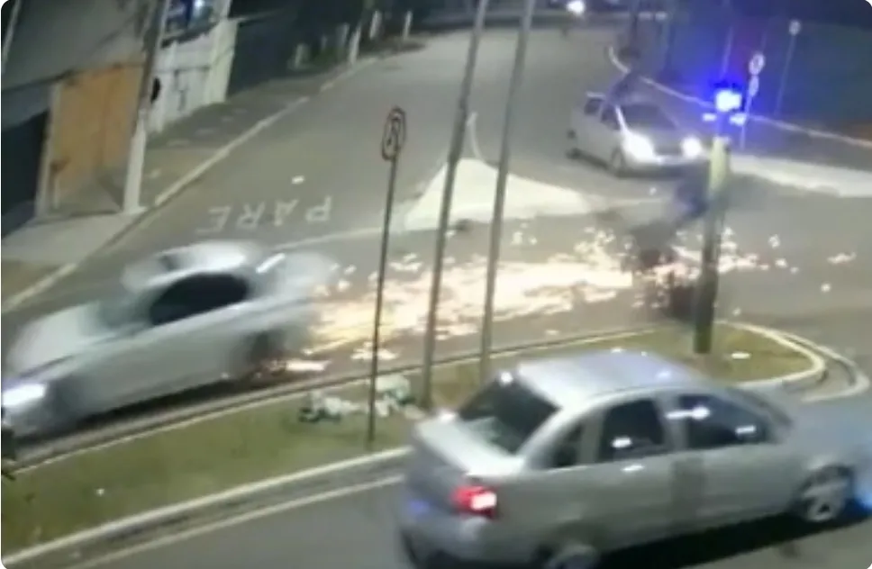 Motorista de BMW atinge entregador e foge sem prestar socorro