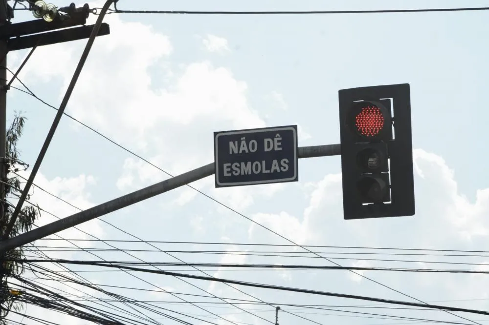 Governo Rodrigo Falsetti persegue pobres e quer acabar com esmolas para pessoas carentes