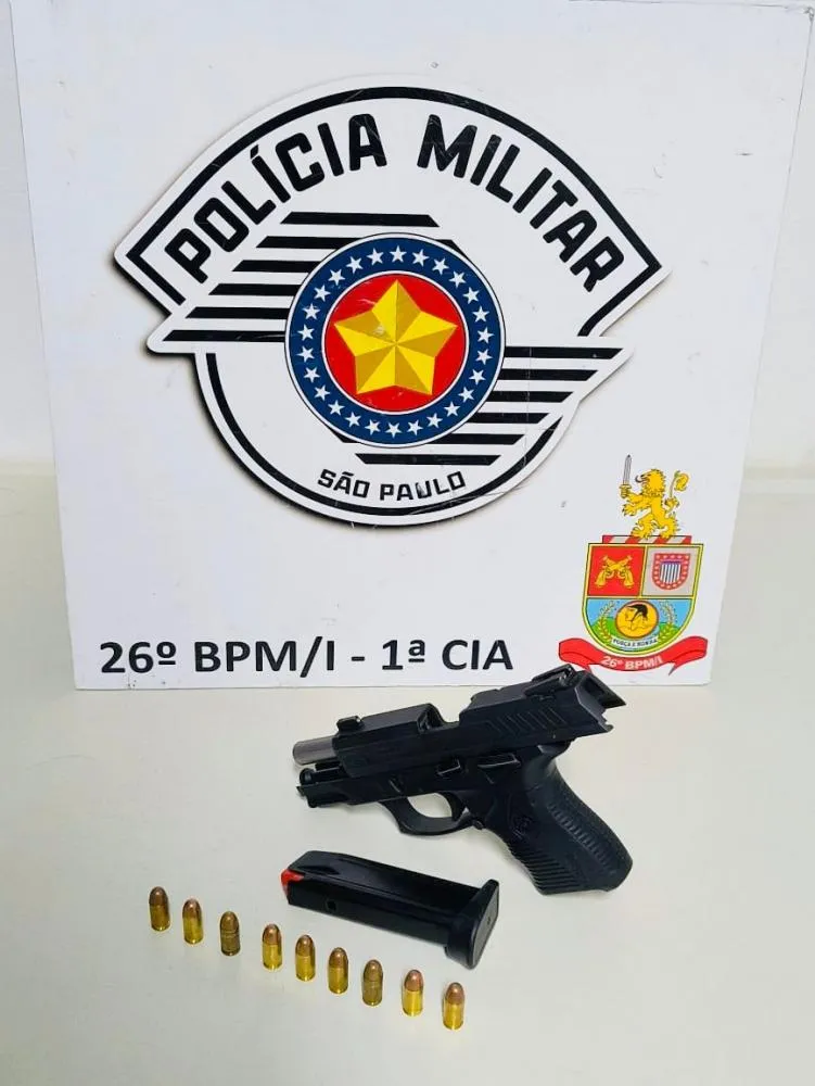 Casal é preso por porte ilegal de arma após tentativa de fuga em Mogi Guaçu