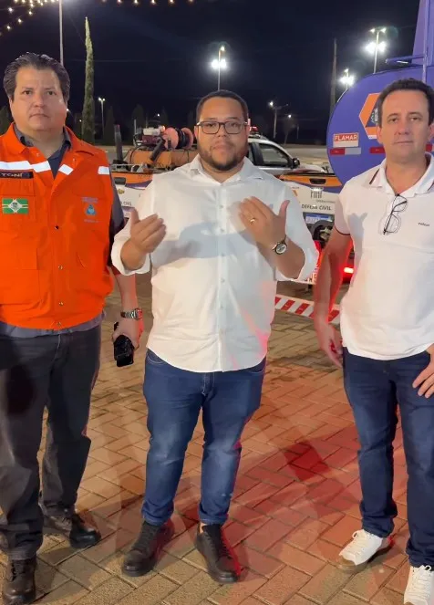 Paulínia envia apoio para combater incêndio em área de mata em Jaguariúna