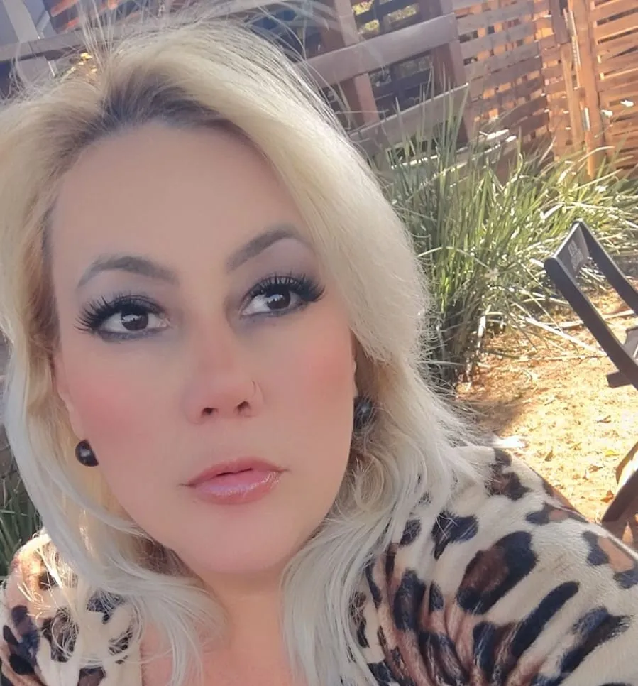  Respeito à Mulher: Entre Negócios, Maternidade e Beleza (Coluna de Adriana Rocha)