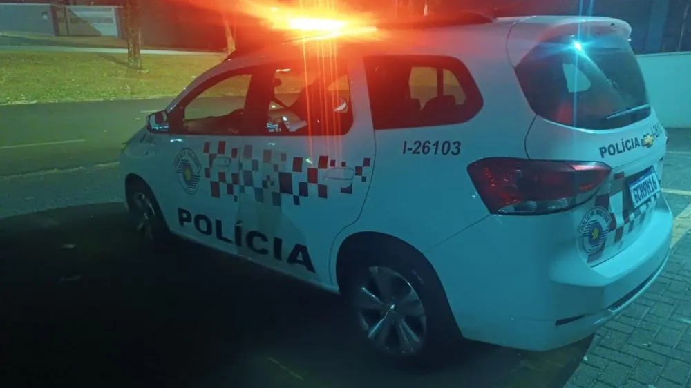 Na volta da igreja, homem é preso por dar socos e chutar a barriga da esposa em Mogi Guaçu