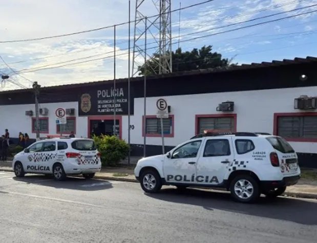 Mãe vai beber e é presa após deixar três filhos sozinhos em casa em Hortolândia