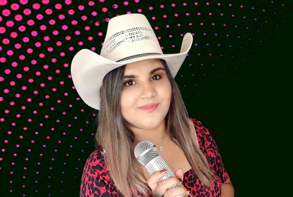 Érica Barbosa lança disco com músicas autorais nos estilos piseiro e bregadeira