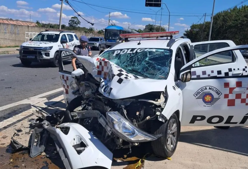 Dois policiais militares ficam gravemente feridos após batida frontal contra carro que perseguiam