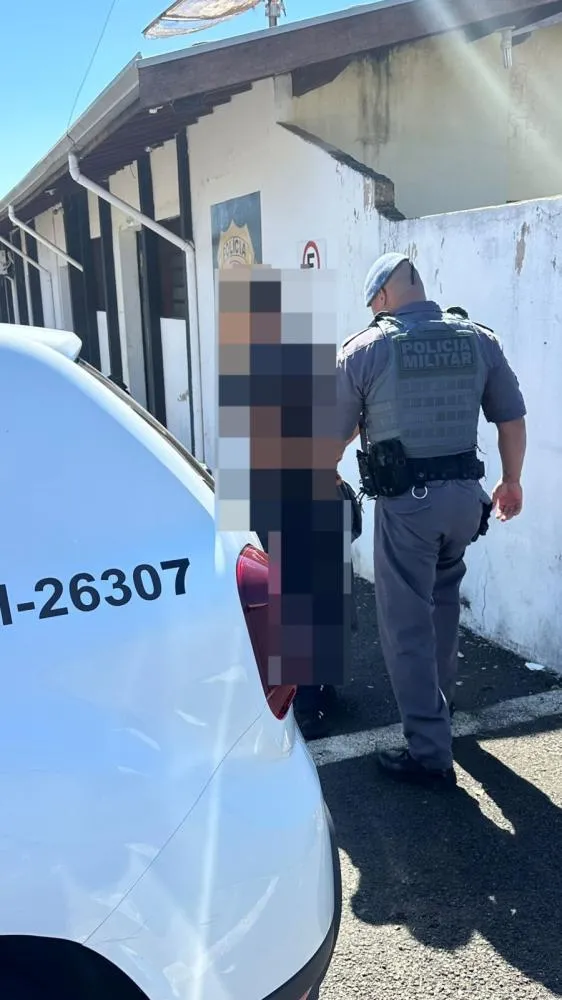 PM prende homem procurado por roubo após tentativa de fuga em Itapira