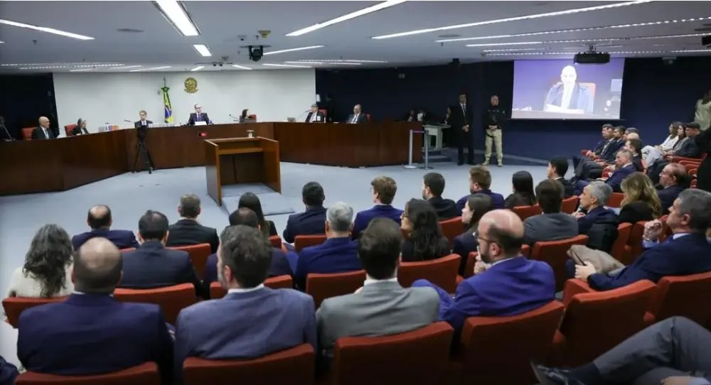 Saiba como foi o 1º dia do julgamento de Bolsonaro e mais sete réus