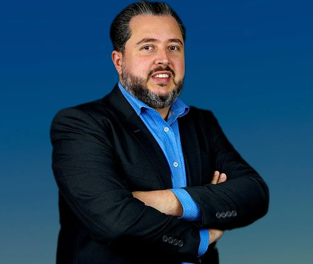 O Verdadeiro Líder não se Esconde nos Problemas (Coluna do João Cleto)
