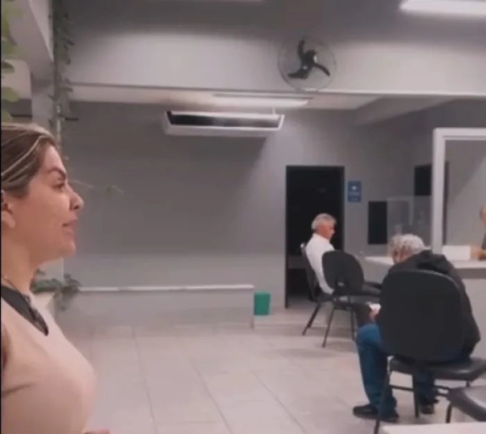 Nani Camargo e Edson Moura protagonizam discussão em porta de delegacia