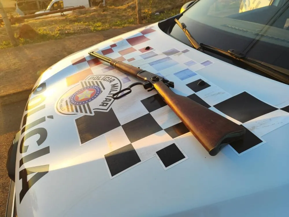 Polícia Militar apreende carabina em Santo Antônio de Posse