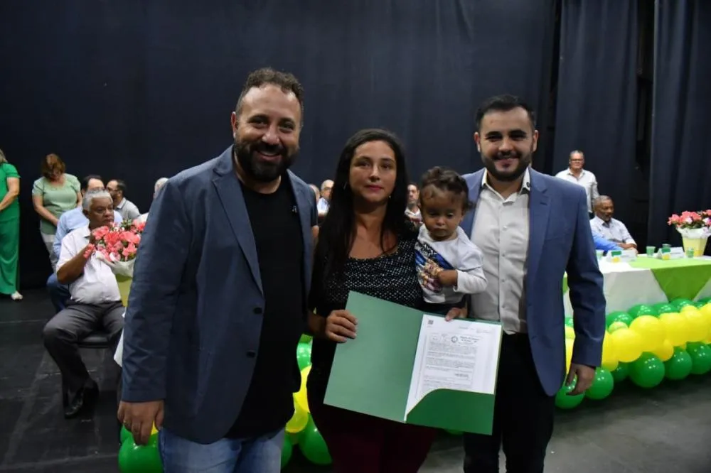 Henrique do Paraíso entrega 150 títulos de propriedade e termos de quitação em Sumaré nesta quarta-feira