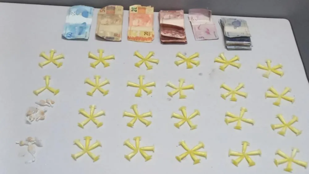 Homem é preso por tráfico de drogas após tentar fugir e agredir policiais em Mogi Guaçu