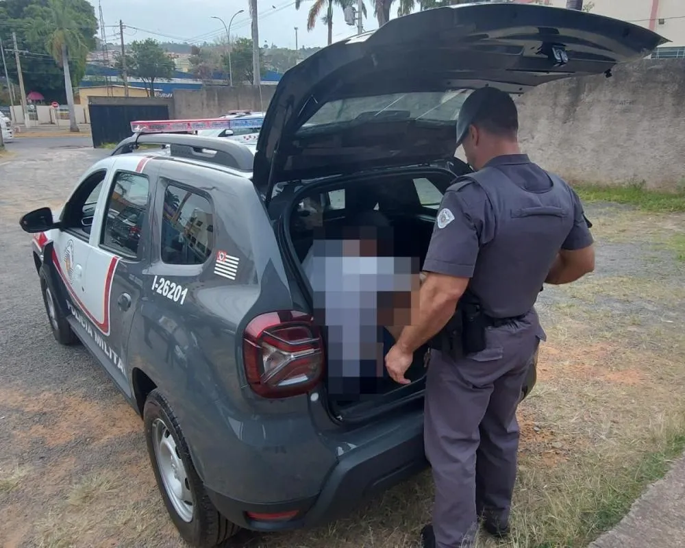 Polícia Militar apreende cocaína e aborda dois suspeitos em Pedreira