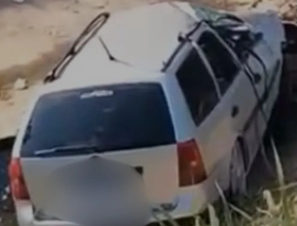Homem morre após carro cair dentro de córrego em Campinas