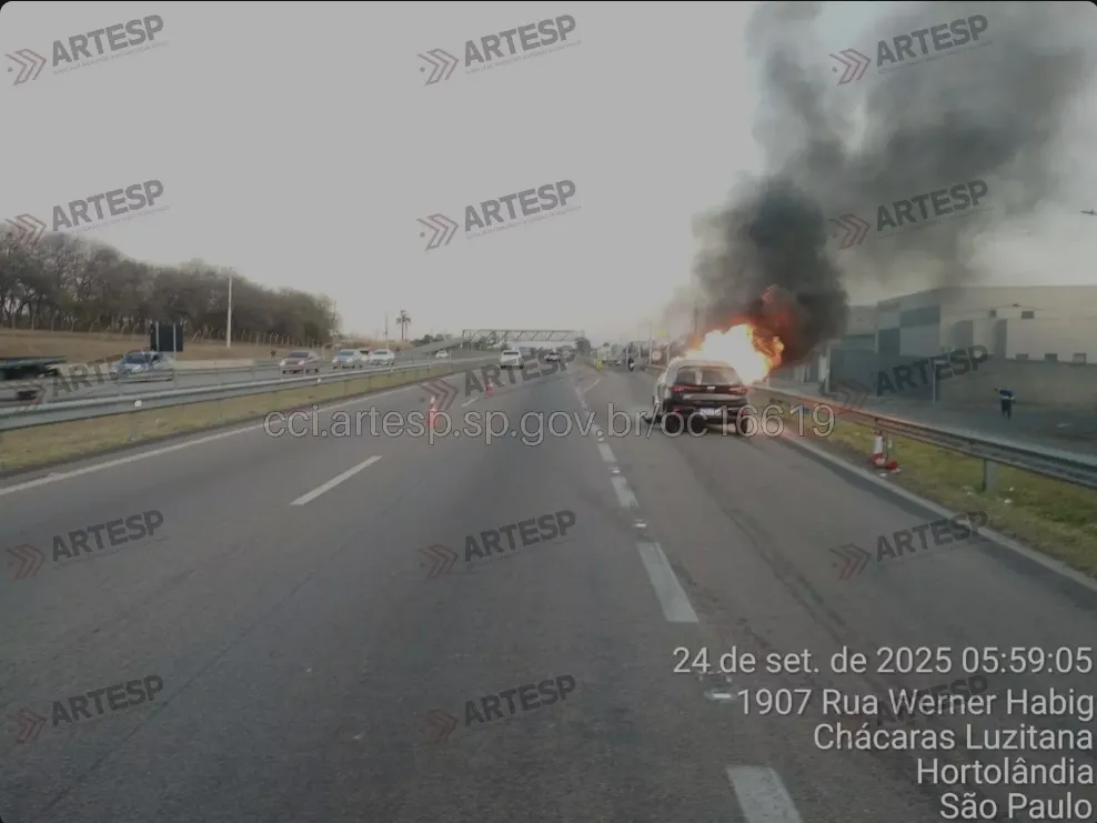 Ciclista morre atropelado e carro envolvido pega fogo na sequência
