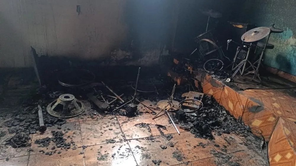 Incêndio atinge igreja em Sumaré durante a madrugada desta quinta-feira