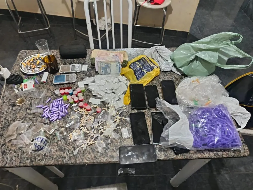 Polícia Militar apreende grande quantidade de drogas e prende dois em Pedreira