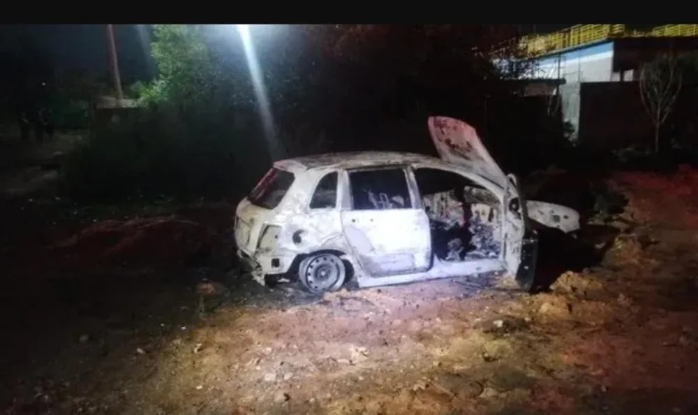 Corpo carbonizado é encontrado em porta-malas de carro incendiado em Sumaré