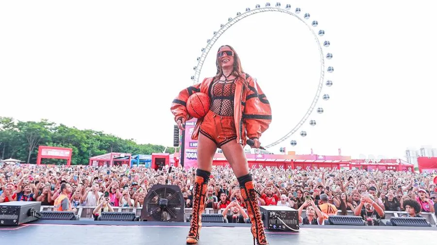 Anitta traz turnê de pré-carnaval para Paulínia em janeiro
