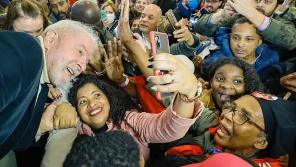 Lula: indicação de mais um homem branco para o Supremo será a SUPREMA TRAIÇÃO contra o eleitorado negro (Coluna do Raoni