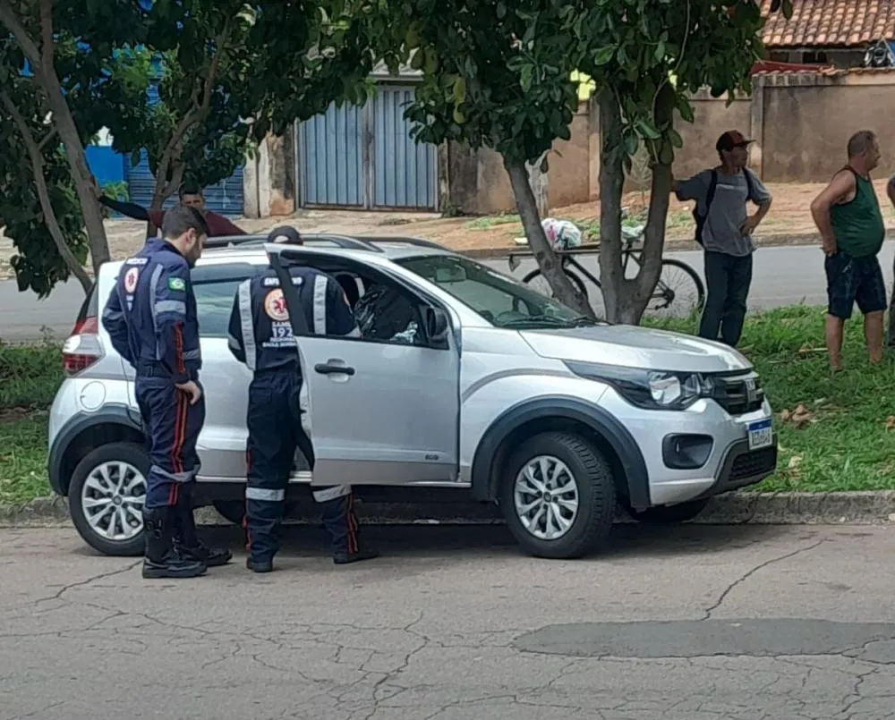 Homem é encontrado morto dentro de carro em Mogi Guaçu