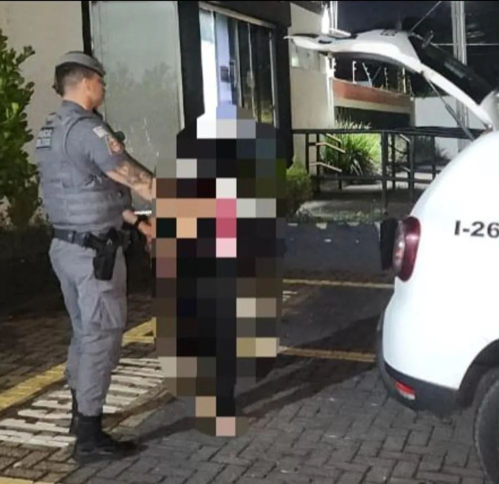 PM prende mulher que matou marido a facadas em Mogi Mirim