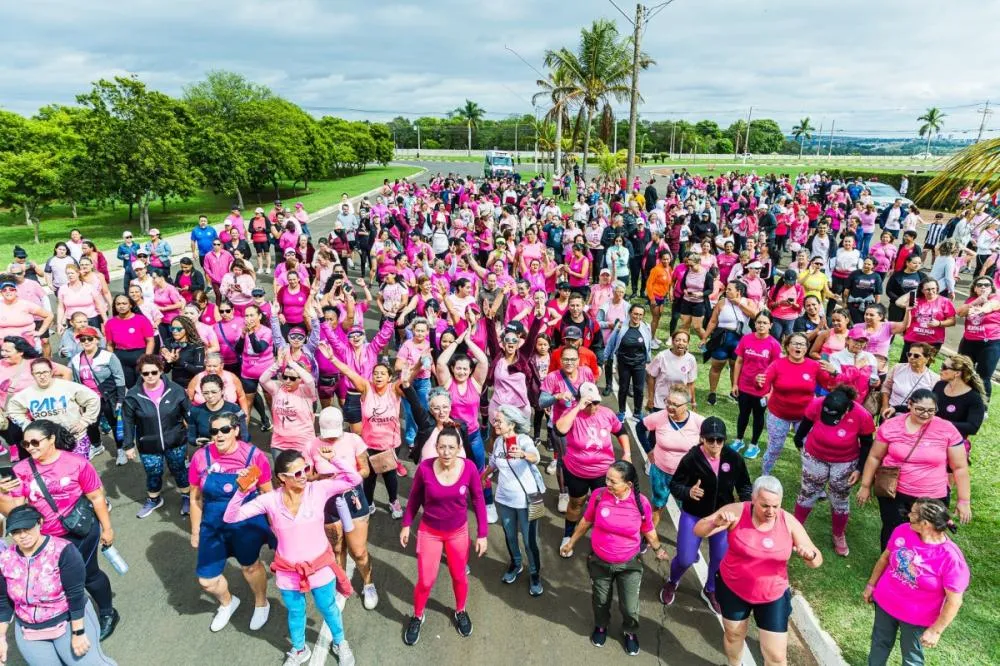 Caminhada do Outubro Rosa de Paulínia reúne 750 pessoas; programação segue até o final do mês