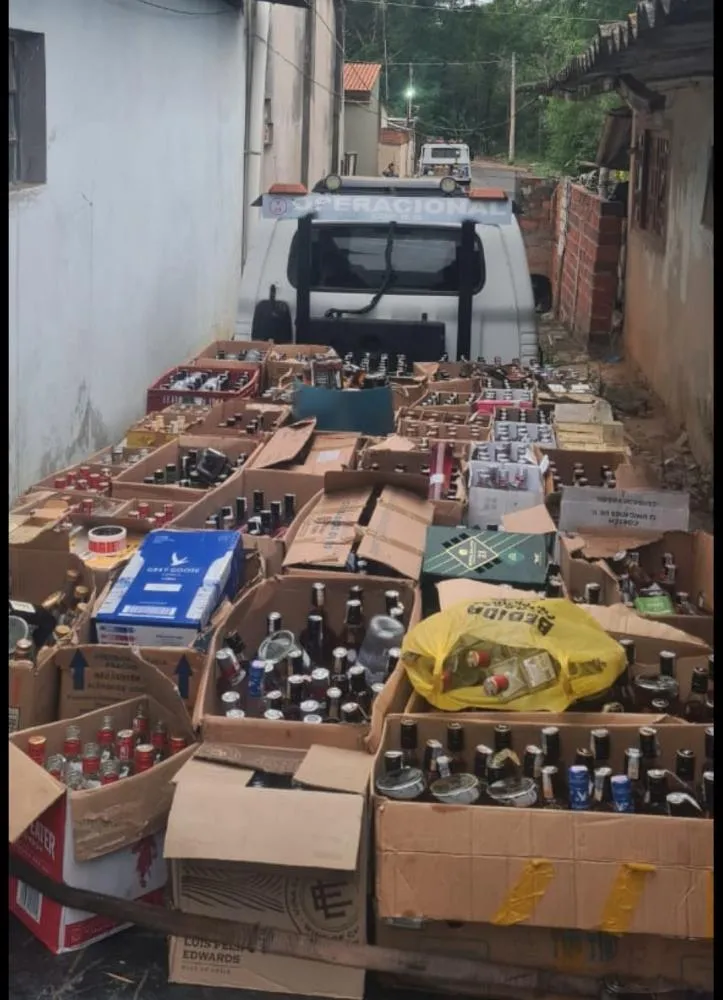 PM apreende quase 800 garrafas de bebida falsificada em Sumaré