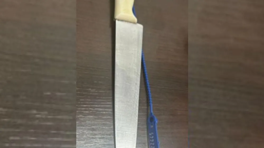 Esposa é enforcada e ameaçada de morte com uma faca pelo marido