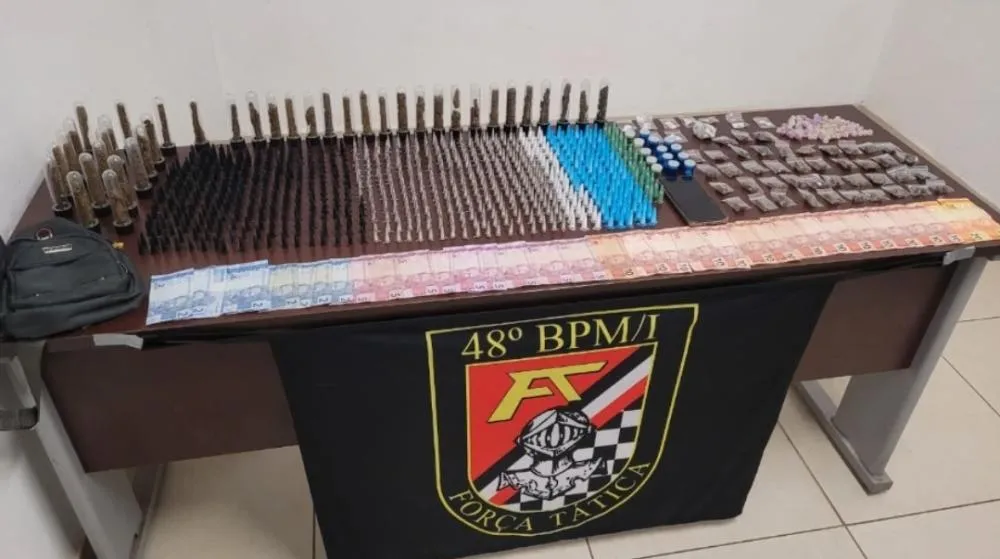 Polícia prende homem por tráfico de drogas em condomínio de Sumaré
