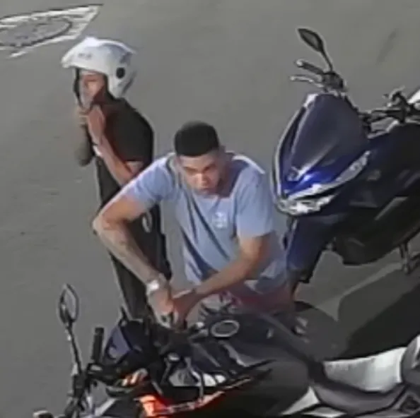 Vídeo mostra dois ladrões tentando furtar moto no Centro de Mogi Mirim; assista