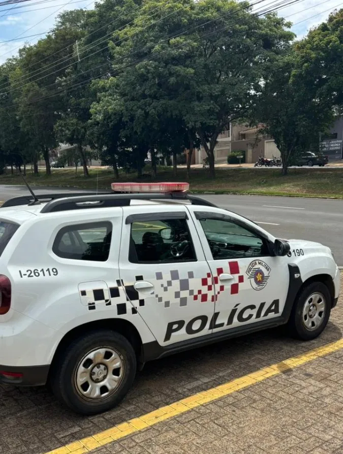 Homem é preso por tentativa de feminicídio após agredir namorada de 16 anos com faca em Mogi Guaçu