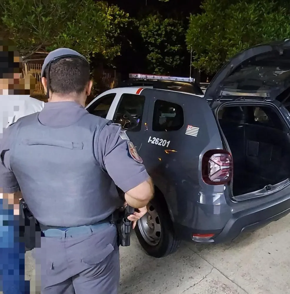 PM prende homem por tráfico de drogas após flagrante em compra no Jardim Triunfo, em Pedreira