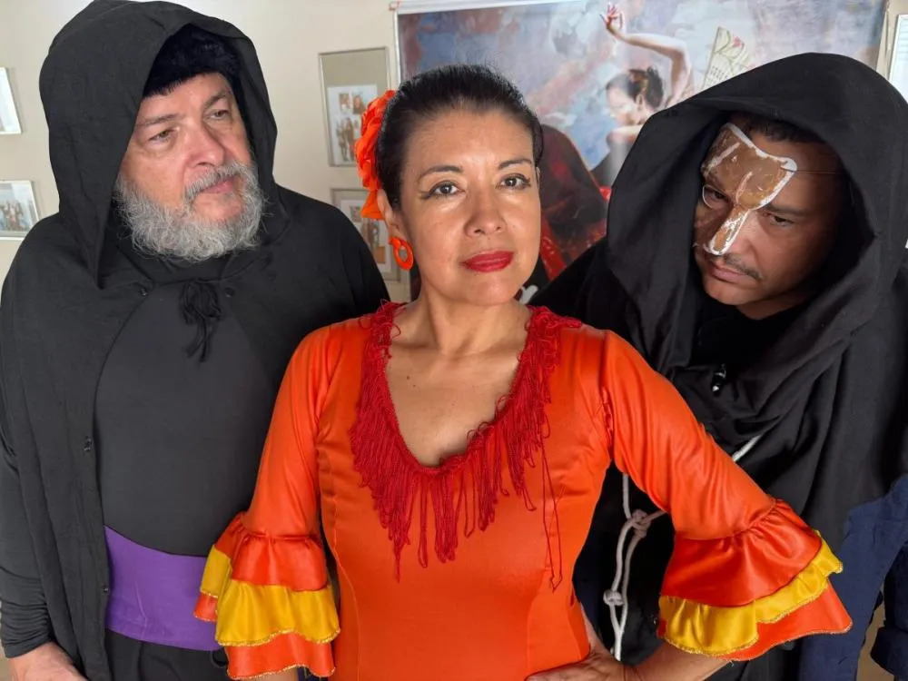 Espetáculo Esmeralda: magia, dança e humor na velha Paris