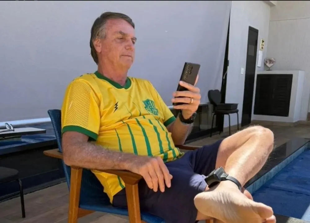 Bolsonaro tentou cortar tornozeleira eletrônica horas antes de ser preso