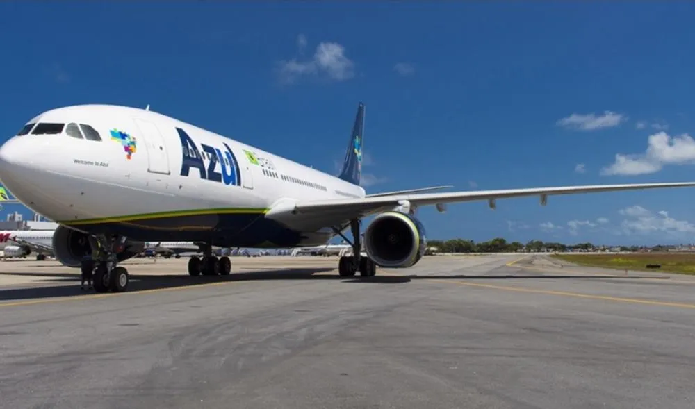 Avião da Azul tem problemas ao decolar e faz pouso de emergência em Campinas