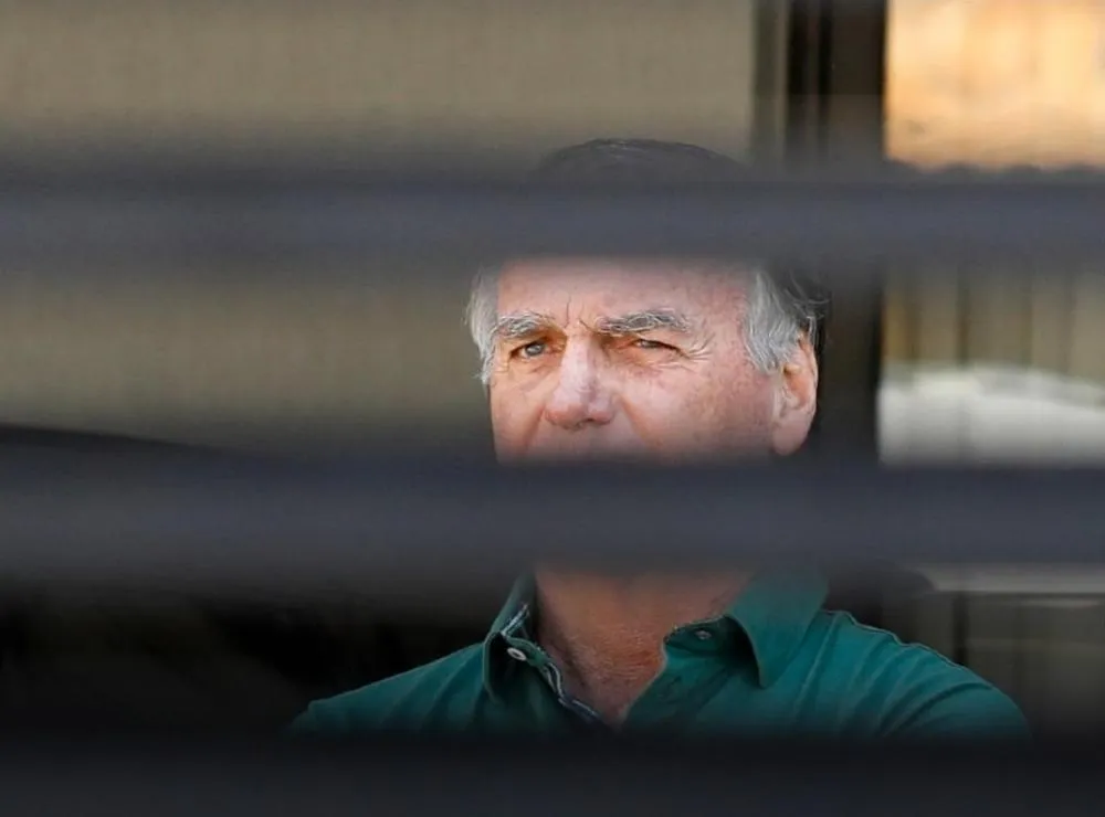 STF decide hoje se mantém Jair Bolsonaro preso após tentar violar tornozeleira