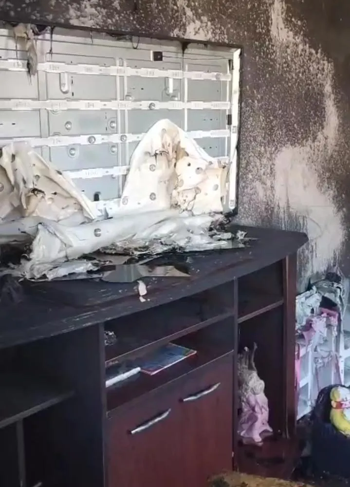 Incêndio de grandes proporções destrói casa no Jardim Planalto, em Mogi Mirim