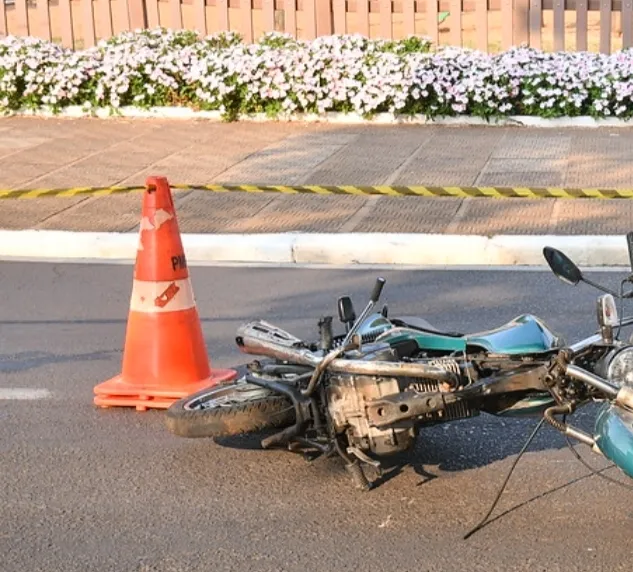 Criança de 7 anos fica ferida após grave acidente entre moto e ônibus em Artur Nogueira