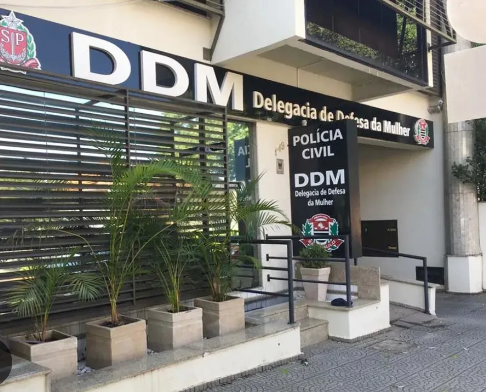 Suspeito é preso ao tentar tocar partes íntimas de namorada do afilhado