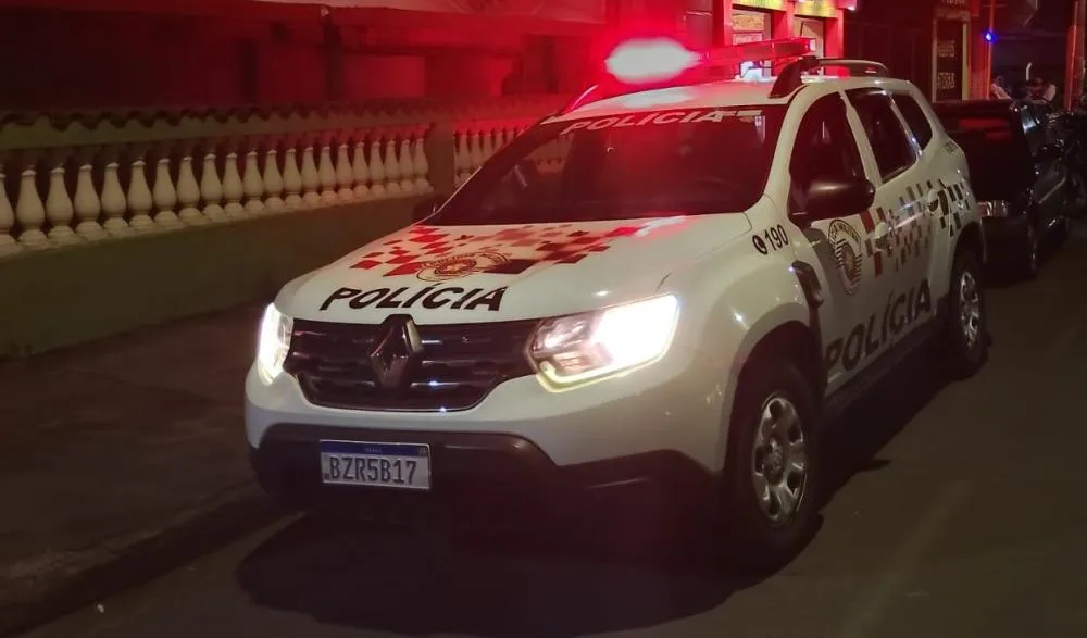 PM flagra dupla pescando ilegalmente em propriedade particular, em Mogi Mirim