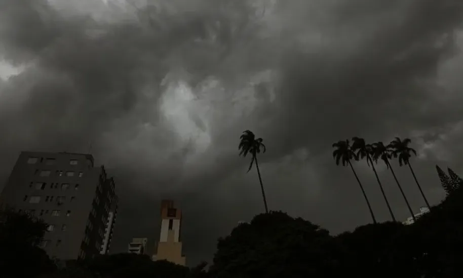 Inmet mantém alerta de tempestades fortes e ventania na região