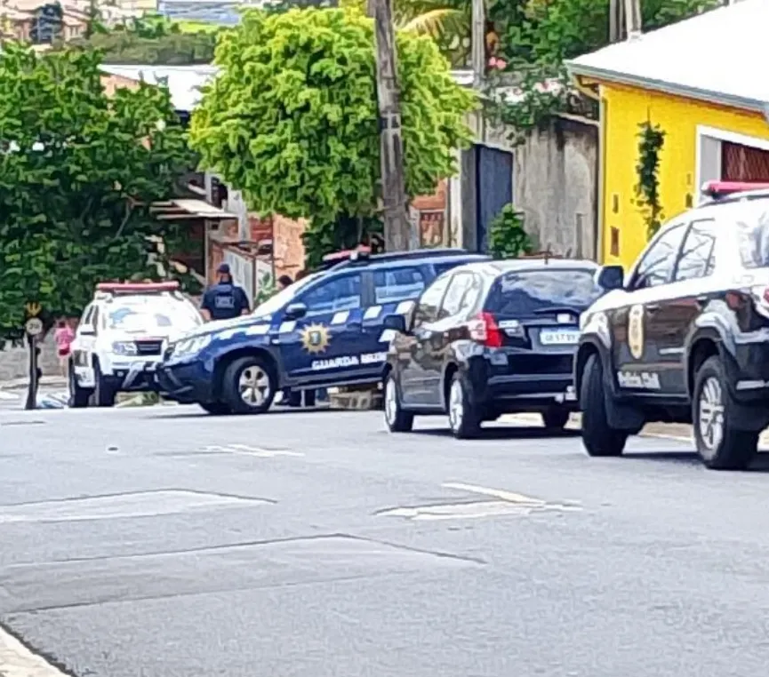 Idoso é morto e decapitado pelo próprio filho, que alega ouvir vozes