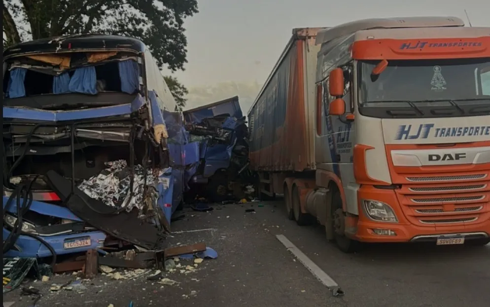 Acidente com ônibus de Campinas deixa um morto e 37 feridos em Taubaté